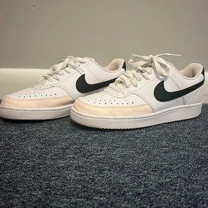 Women's Court Vision Low Sneaker